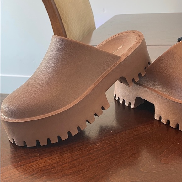 Jeffrey Campbell Shoes - Jeffrey Campbell Chocolate Brown Clogge Platform Mules. NWOB